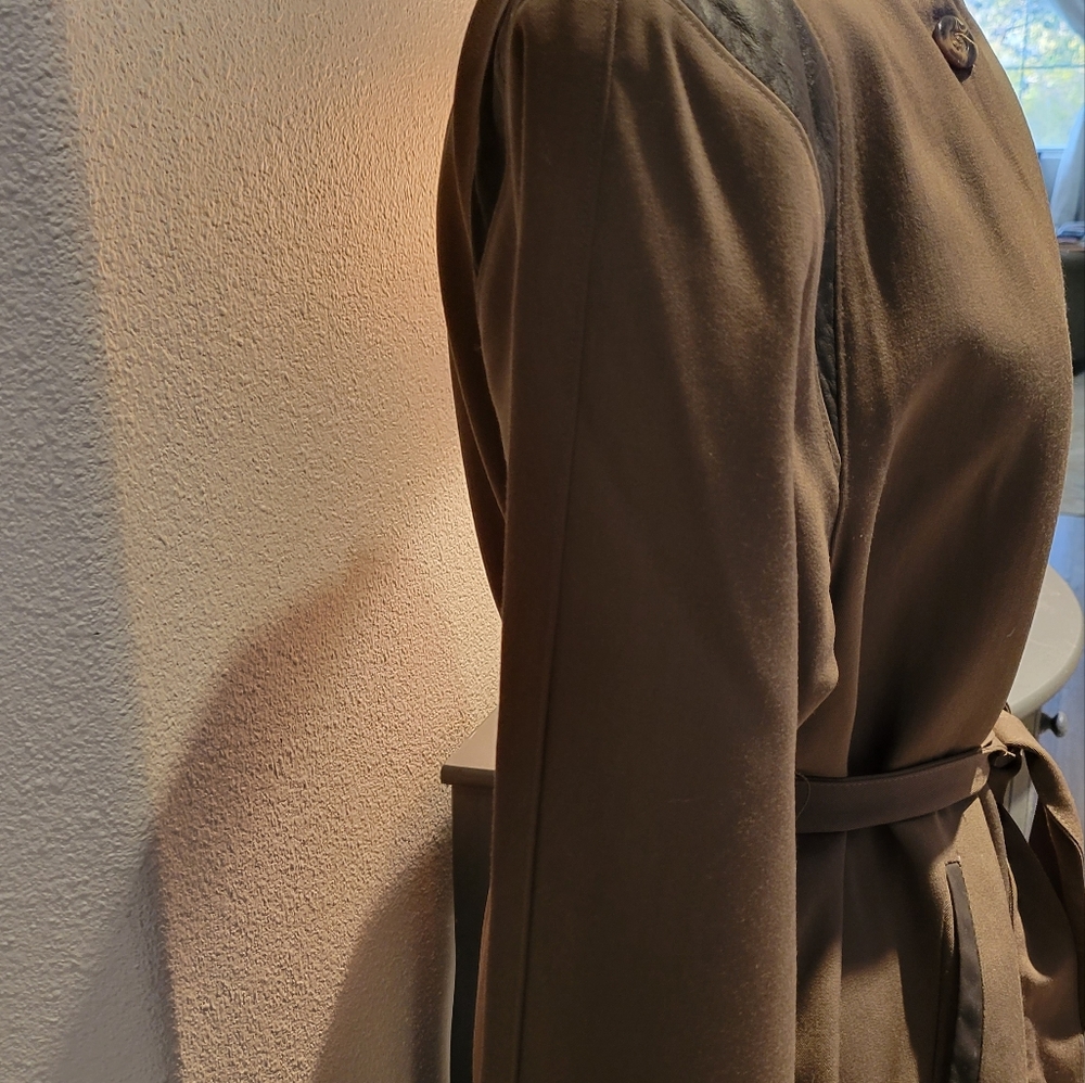 Wool Coat With Leather Inserts. - image 4